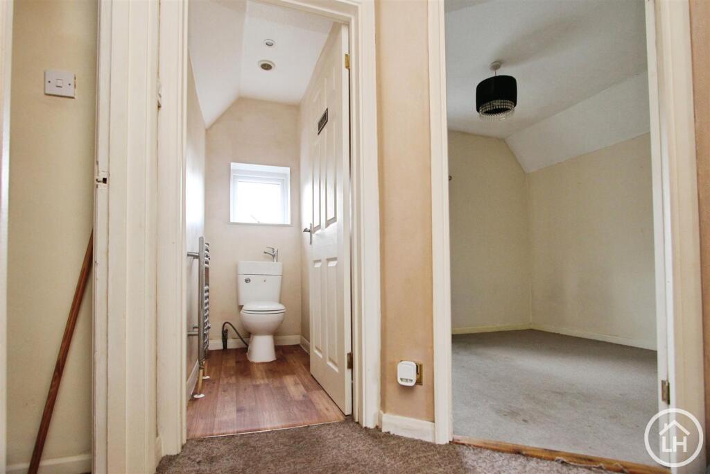 Upstairs Landing &amp; W/C