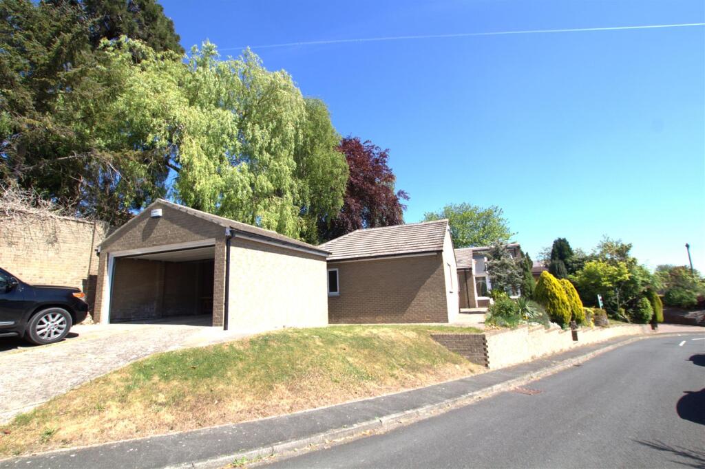 side angle and garage.jpg