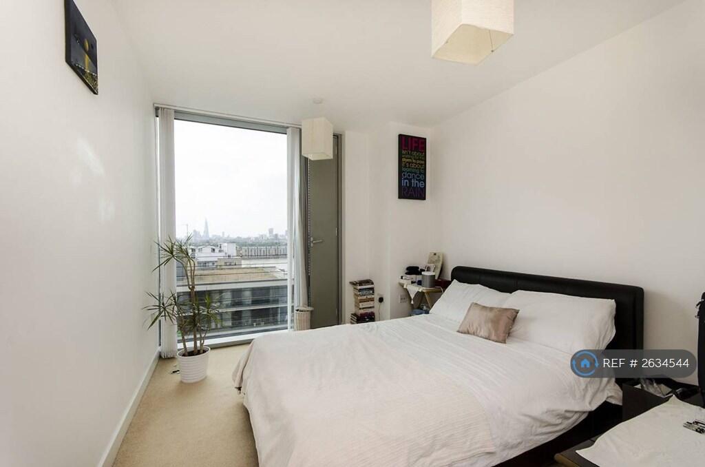 Bedroom With Beautiful Views Of Thames And London