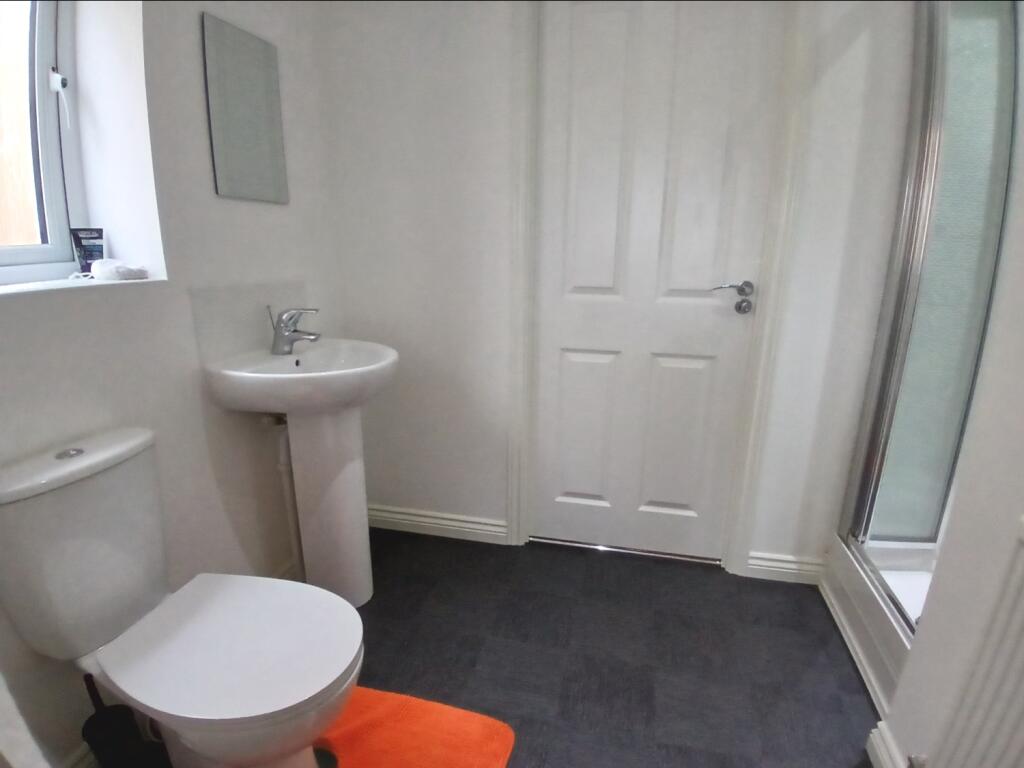 JACK  AND JILL EN SUITE