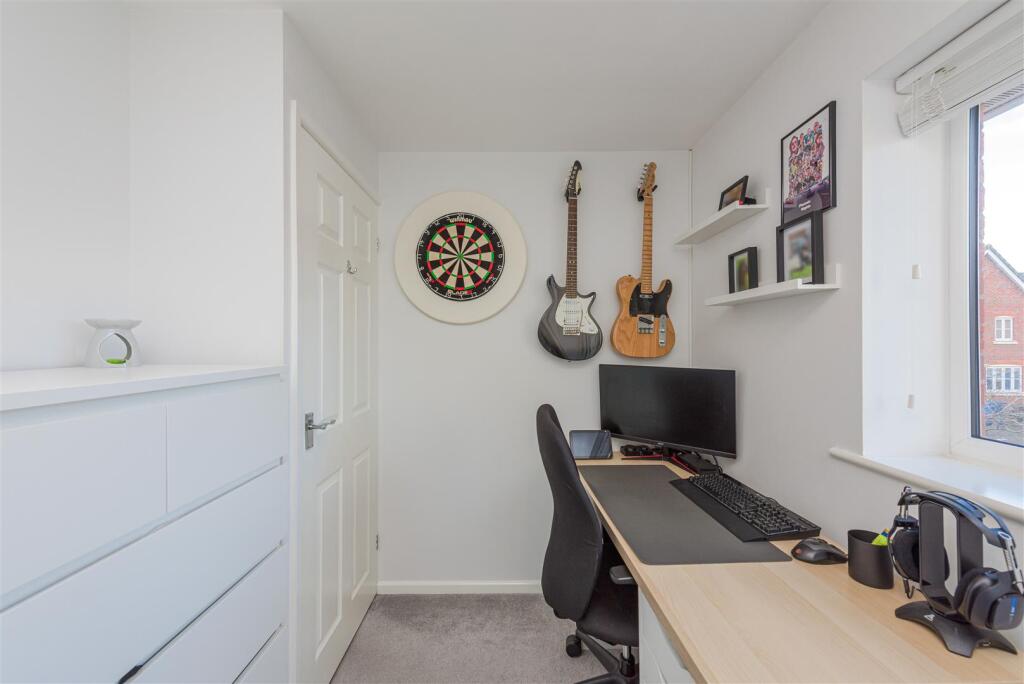 8 Lindores Road