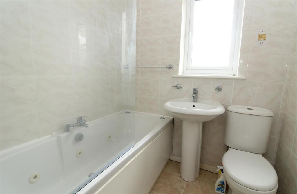 52 Eleanor Harrison Drive - BATHROOM.jpg
