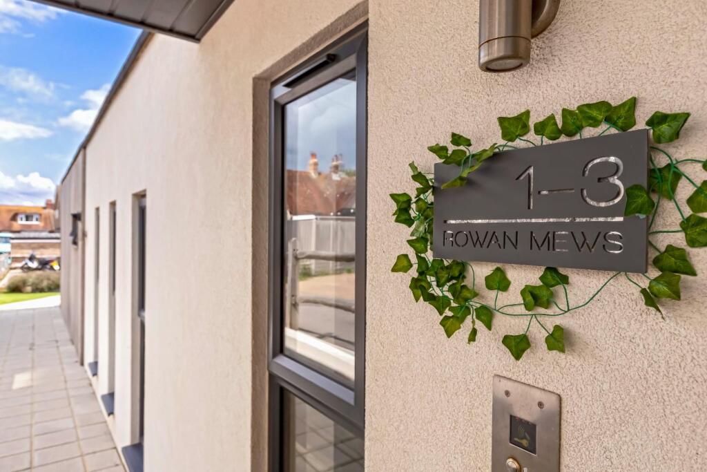 Rowan Mews_3.jpg