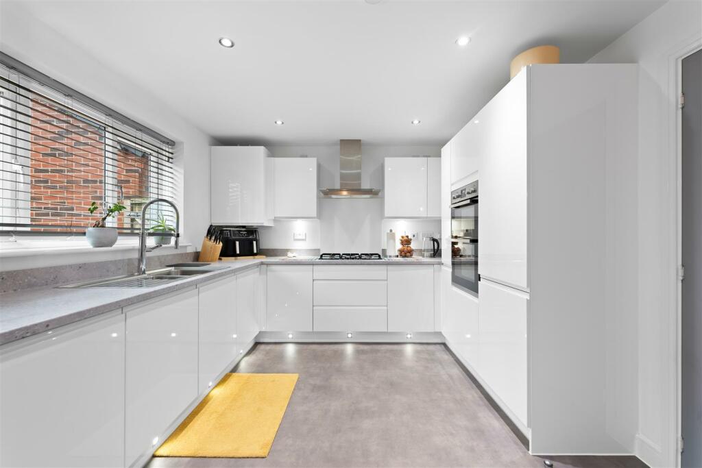 2 Edale Drive-21.jpg