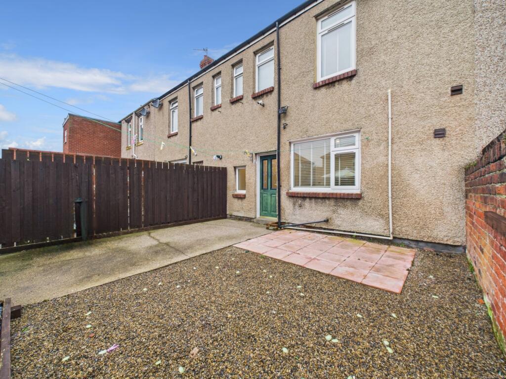 CAM02195G0-PR0096-STILL014