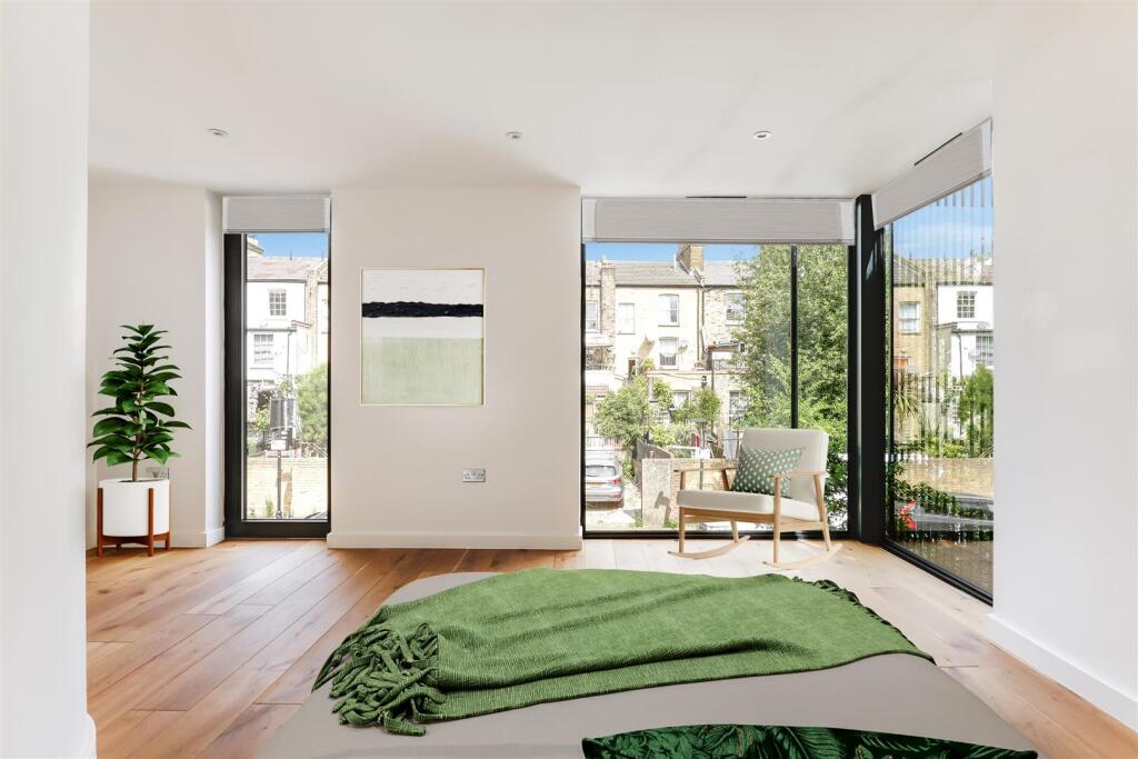 bedroom-Wilton-Way-1st-view-18 complete.jpg