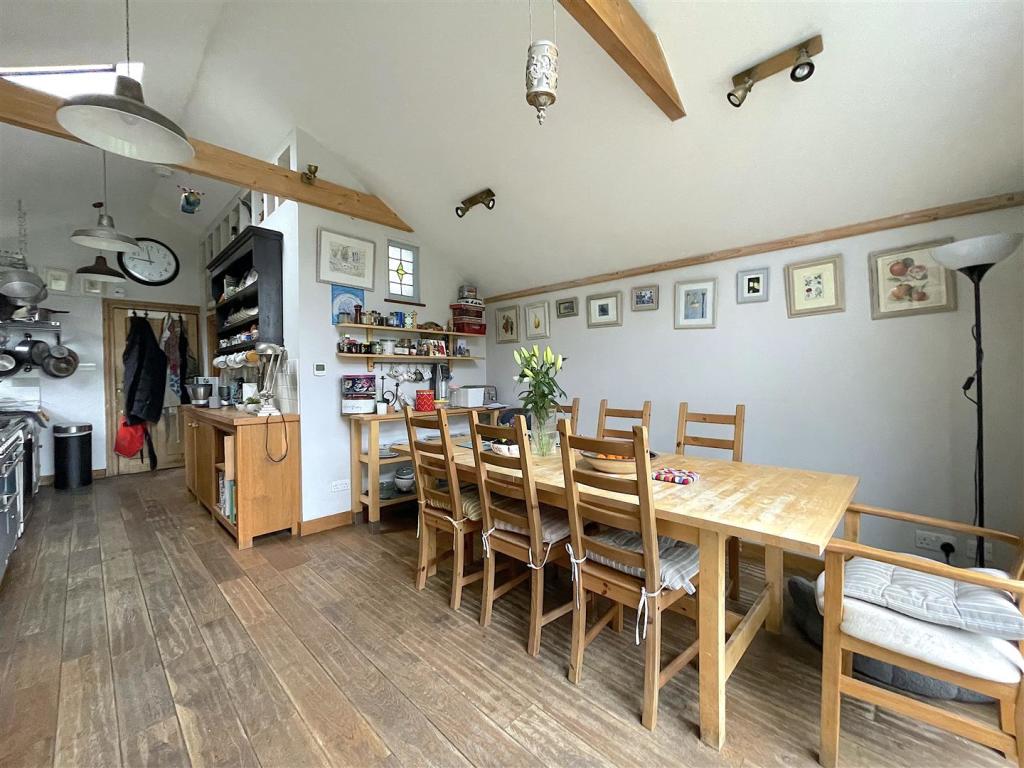 Kitchen:Dining Room (5).jpeg