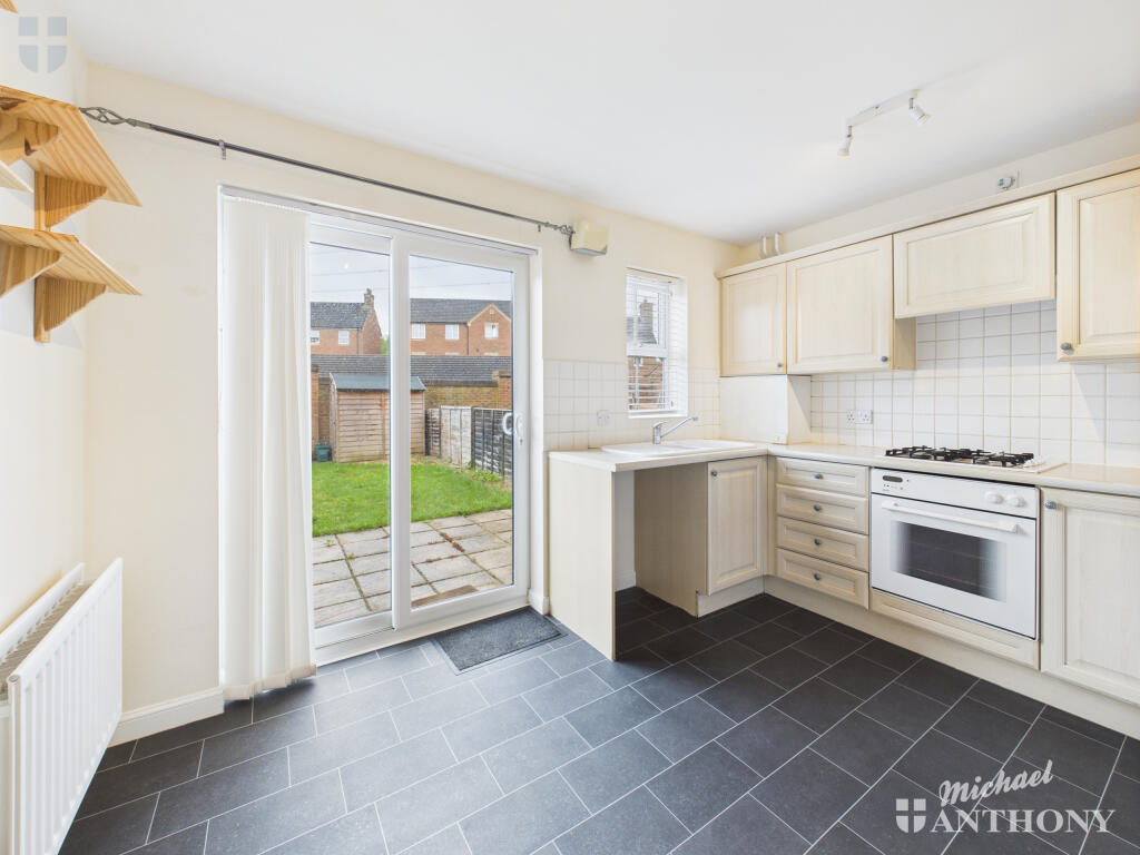 CAM03852G0-PR0375-STILL004