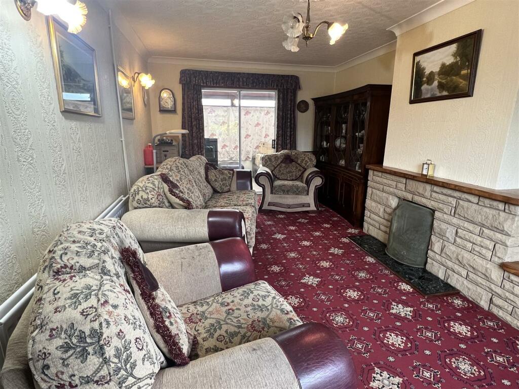 Lounge 1.jpeg