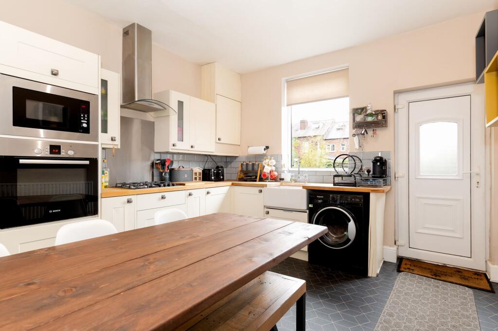 KITCHEN DINER AND LOUNGE