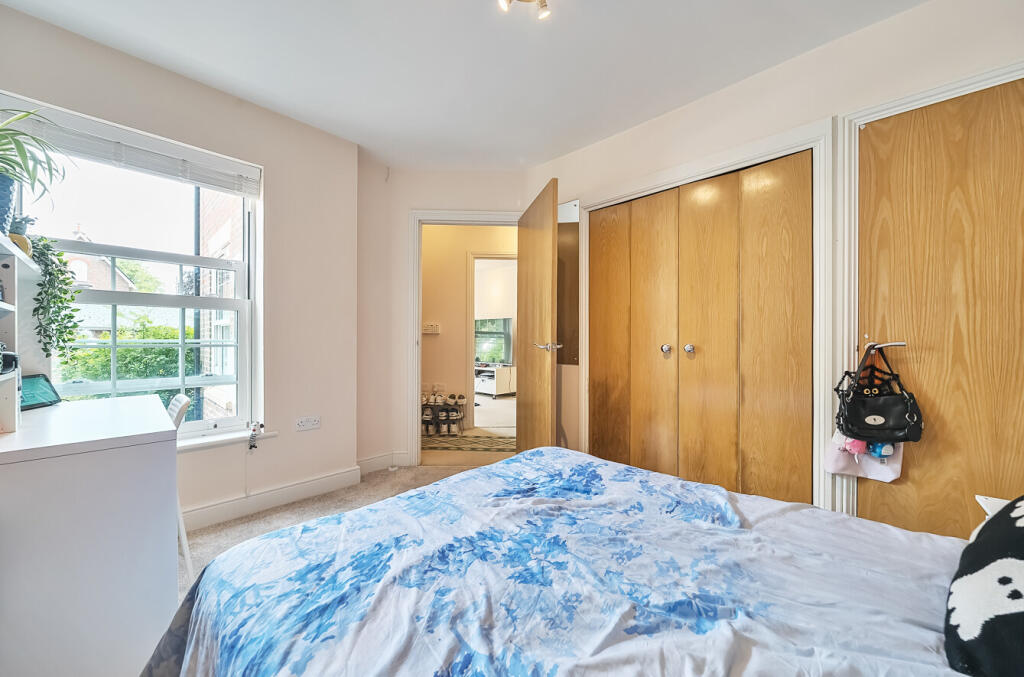 1305898-11-685bfd...