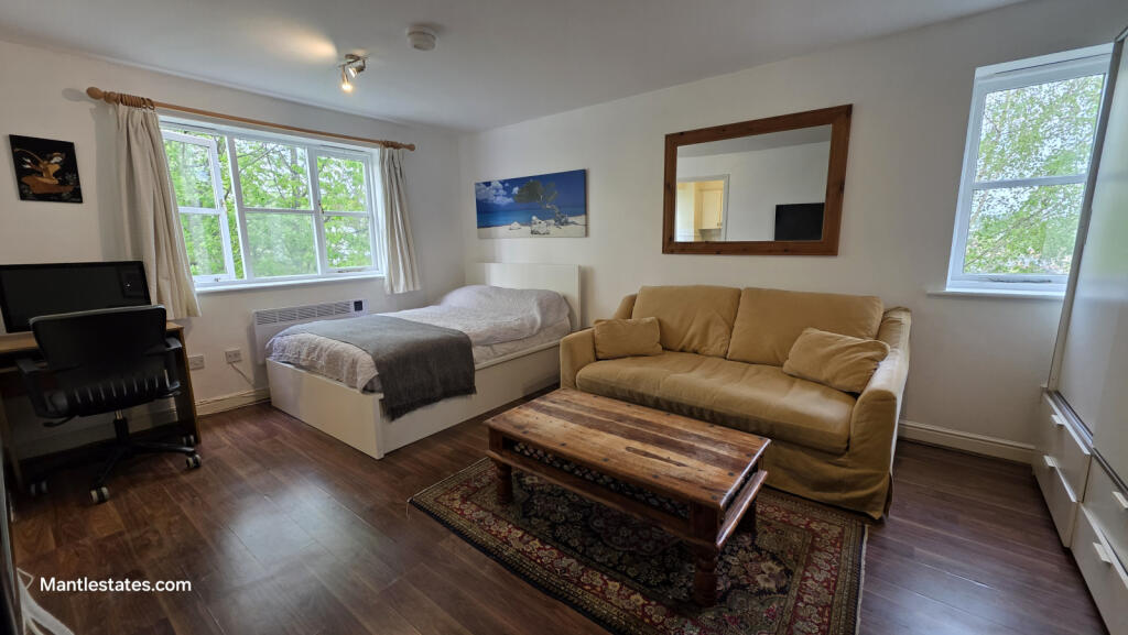 Studio Flat