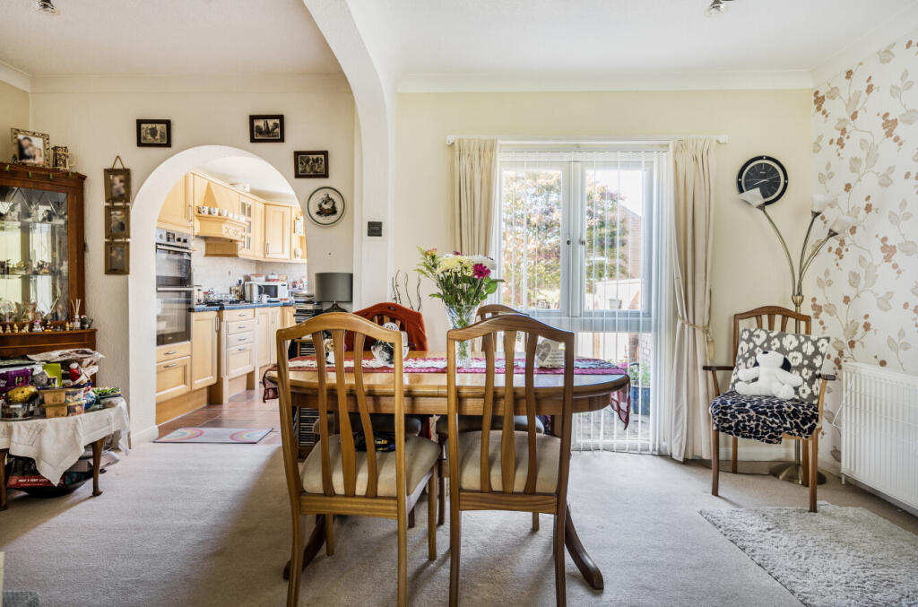 1354358-3-68d2928...