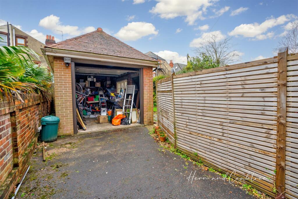 Queen Anne Square, Cardiff, HernCrabtree (9).jpg