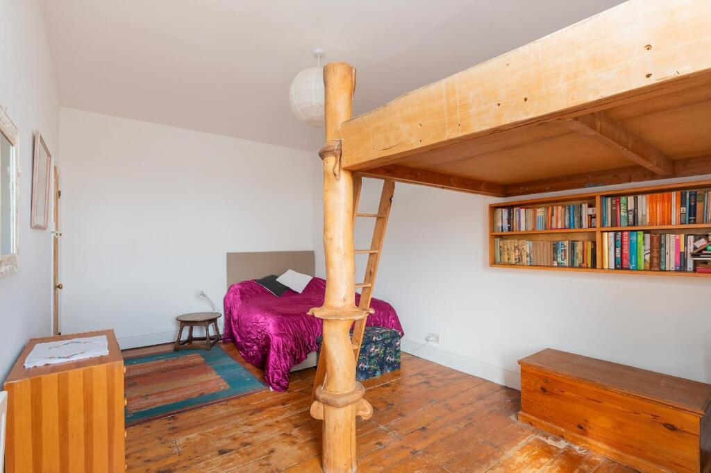 2F6RMR - Bedroom A.jpg