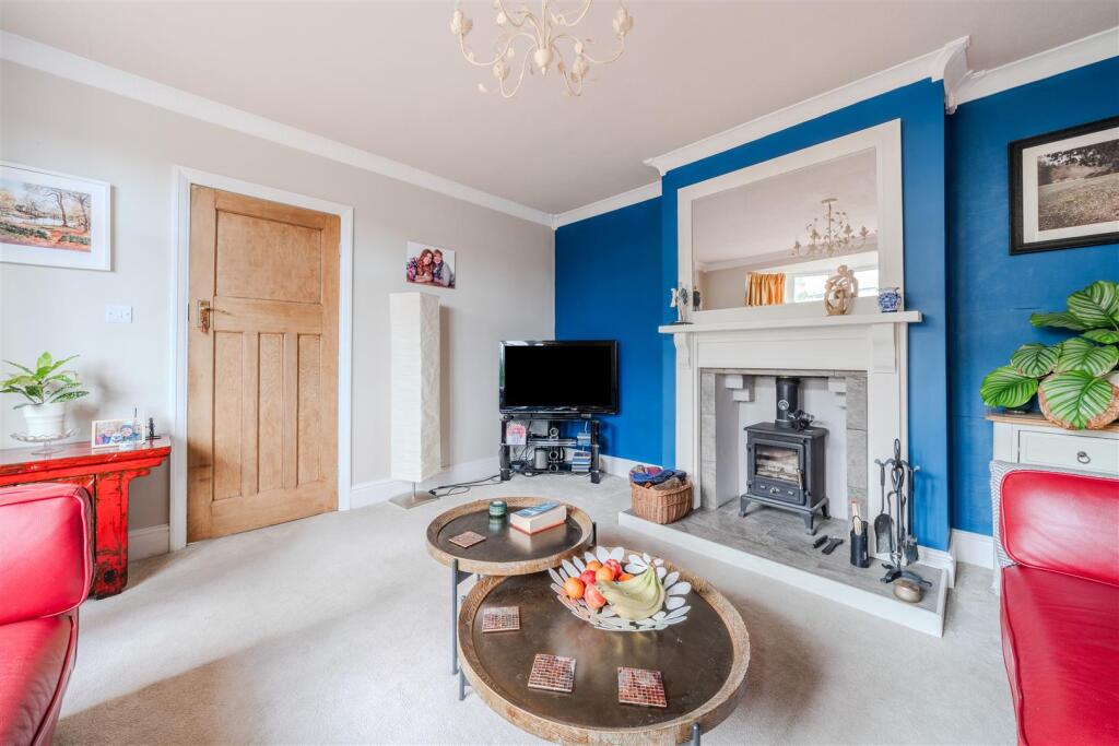 Living Room-4.jpg