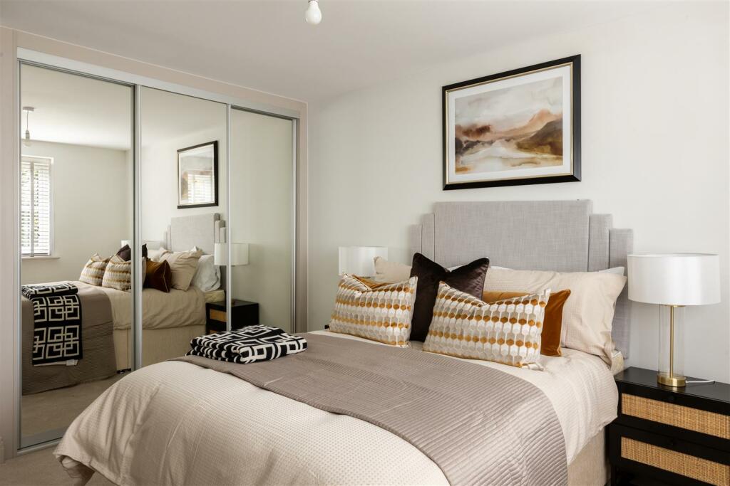 7 De Clare Court-18.jpg