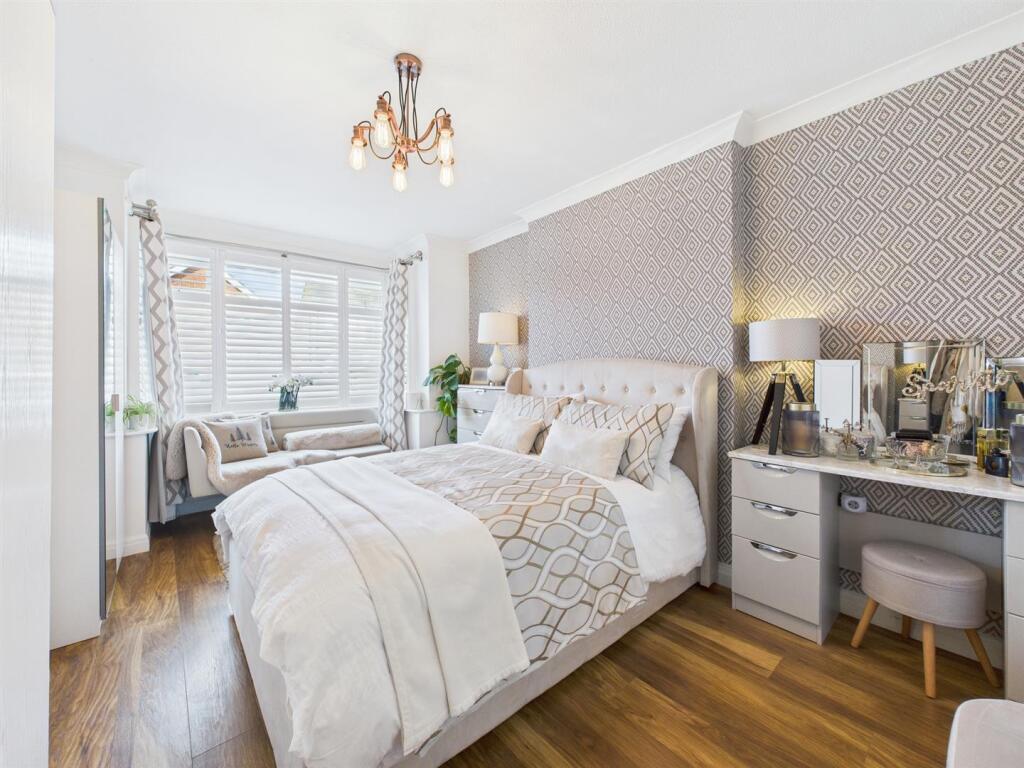 Bedroom: