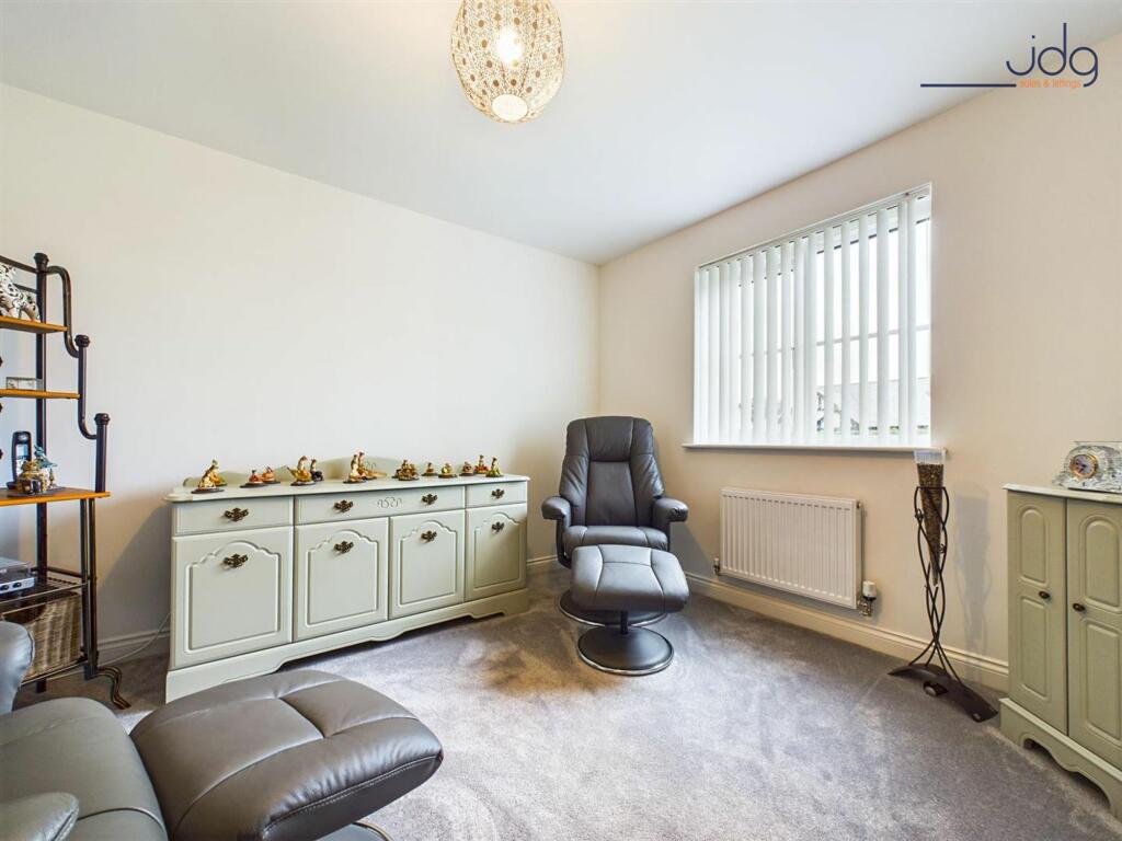 Sitting Room / 2nd Bedroom