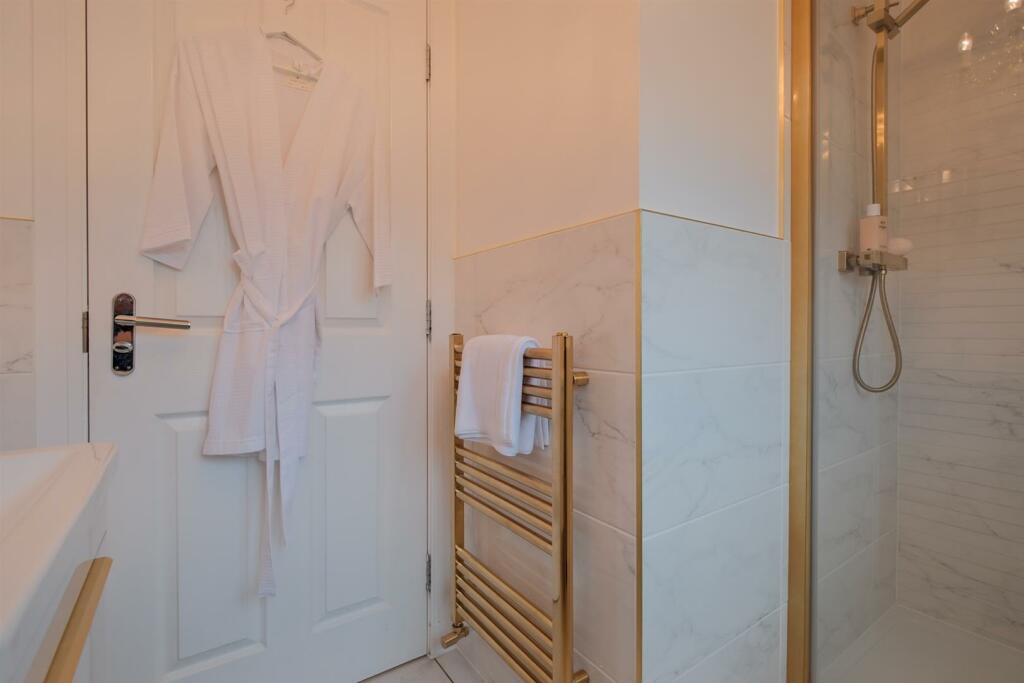 043-3 Burnhead Gardens Carluke ML8 4QL.jpg