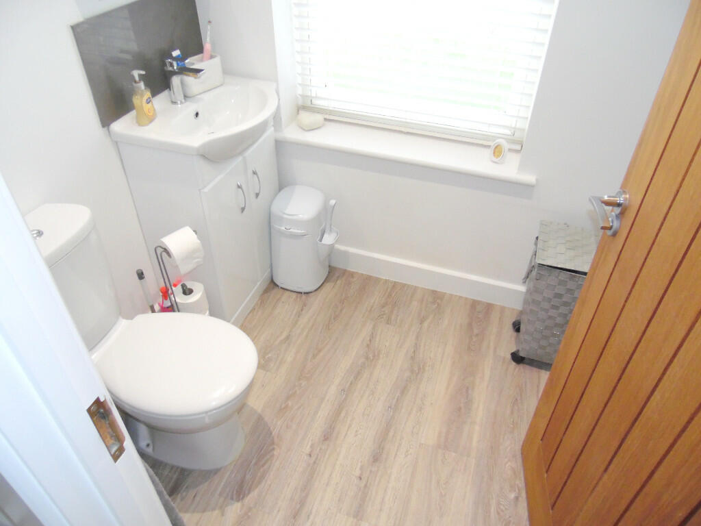 EN-SUITE SHOWER ROOM
