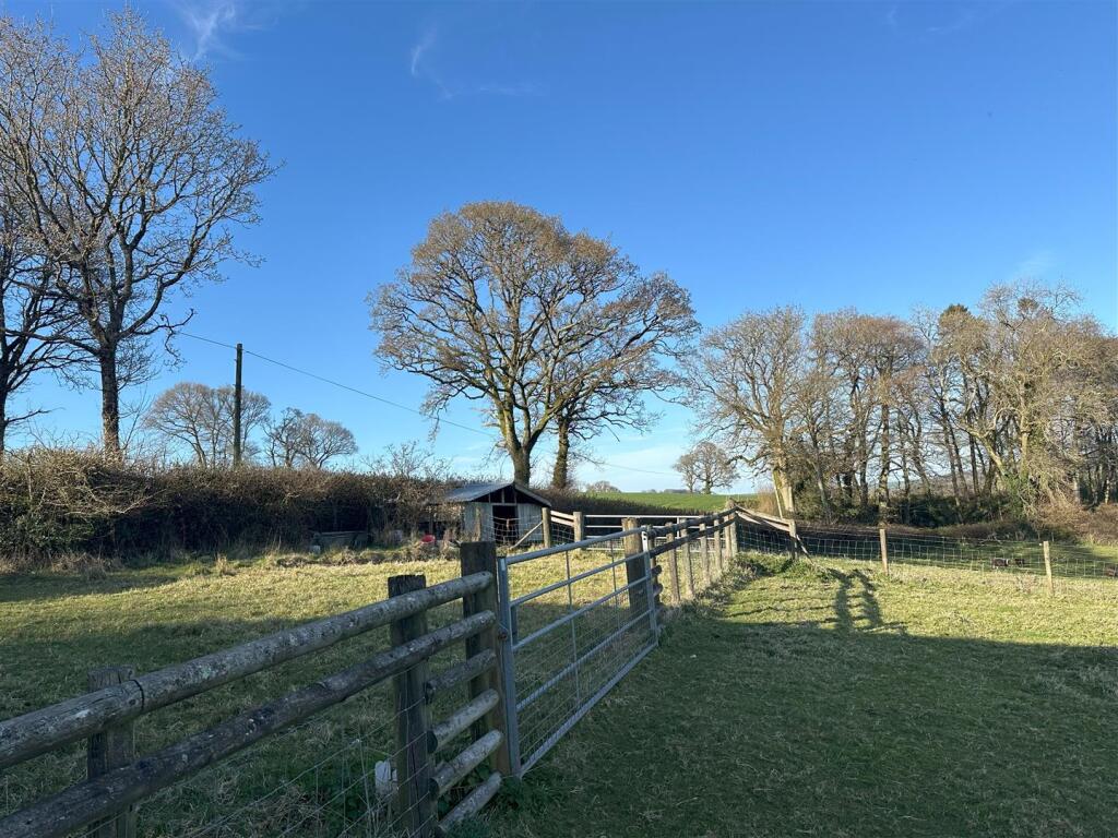 Land at Pound 6.jpeg