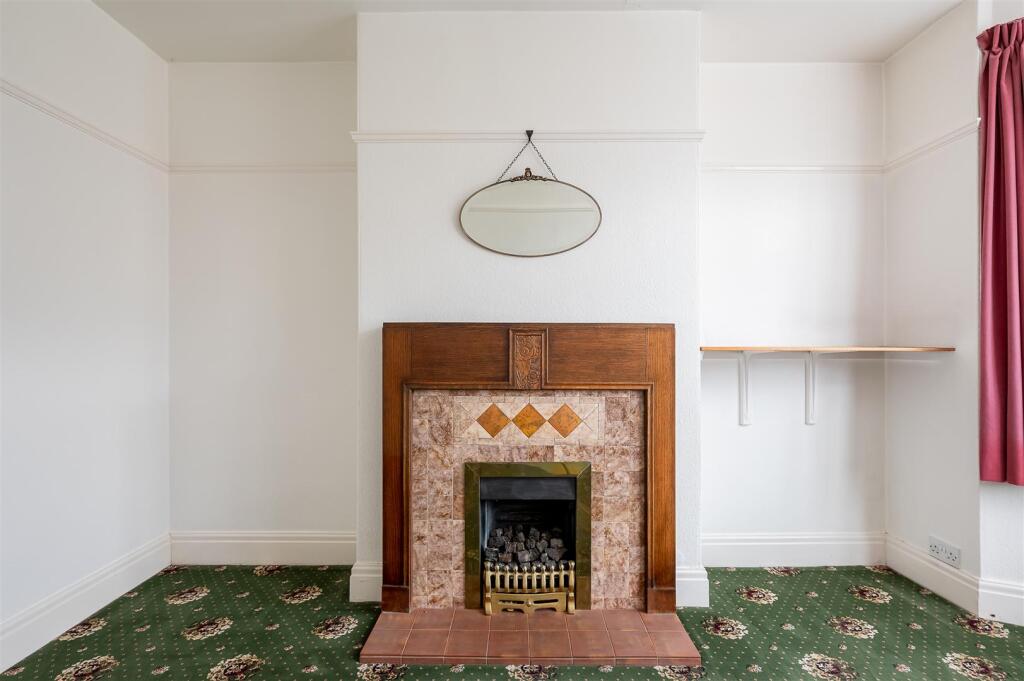 5 Thirlmere Dr-5.jpg