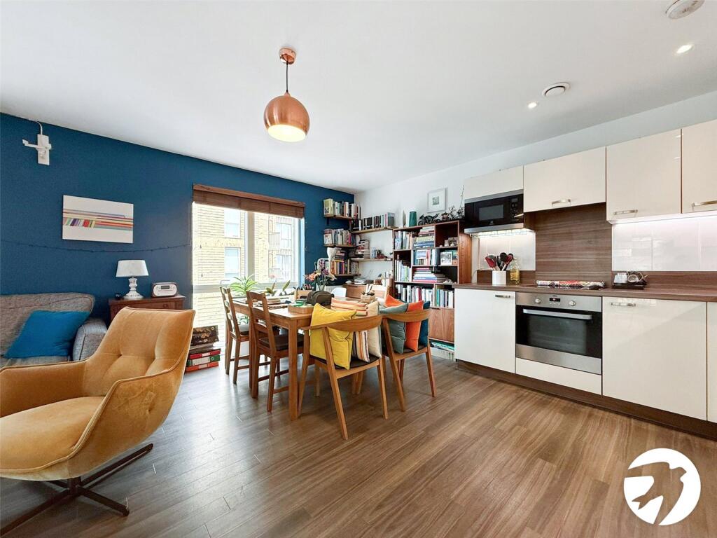 Kitchen / Lounge