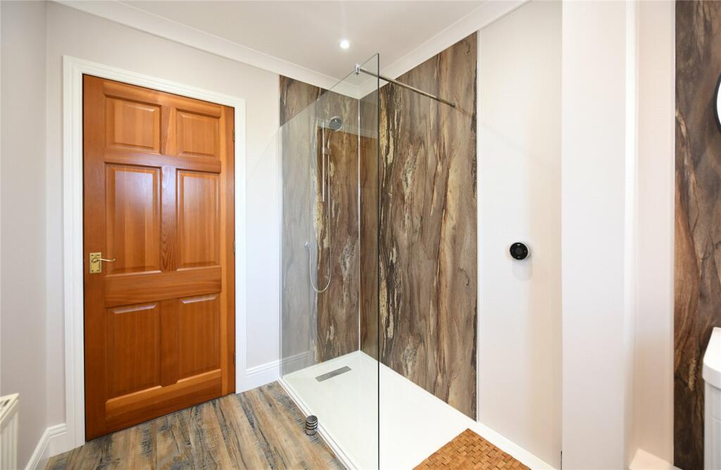 Main Shower Rm