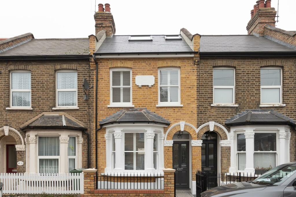 Crescent Road, E17