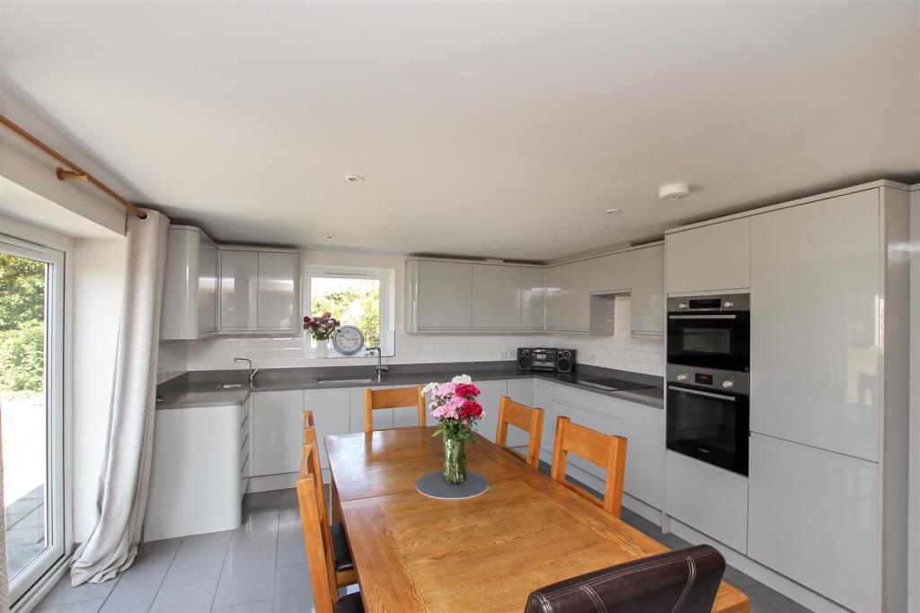 Kitchen &amp; Breakfast Room - b.JPG