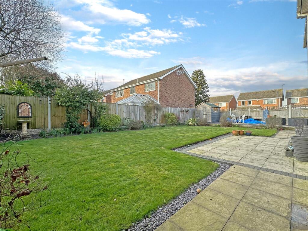 Well-Appointed Rear Garden 027
