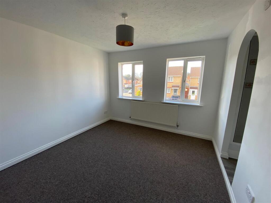 28 Thistle Close - bedroom front.jpg