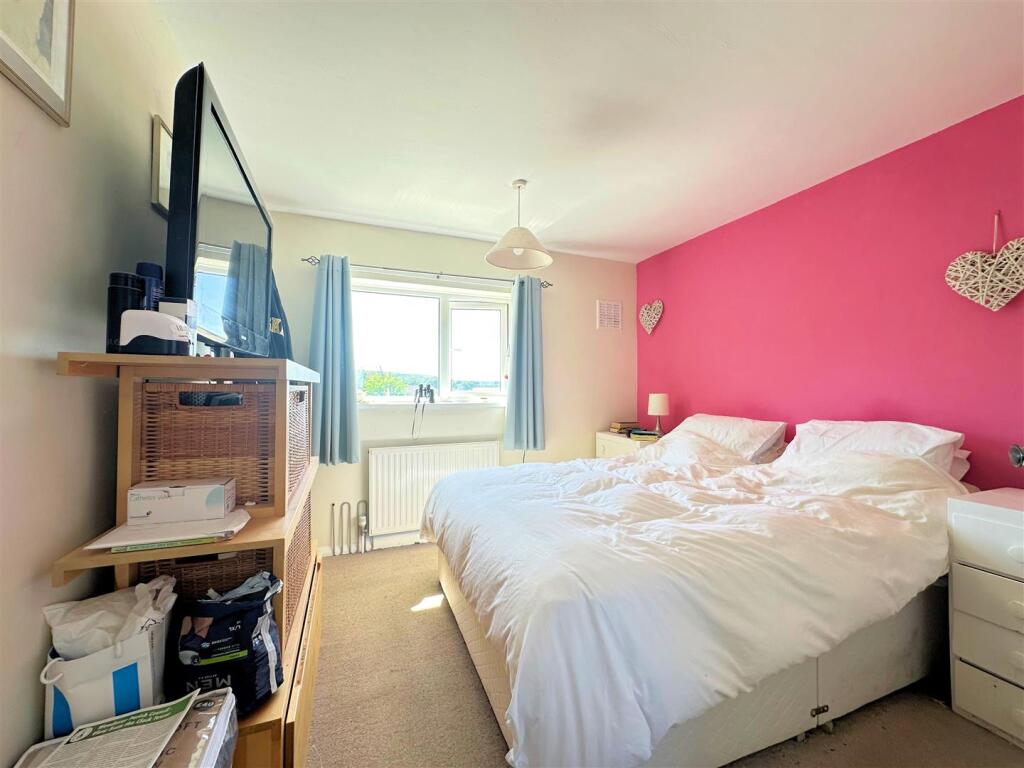 Bed 1.jpg