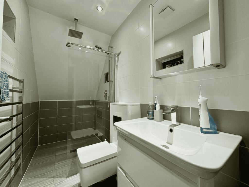 BATHROOM ONE