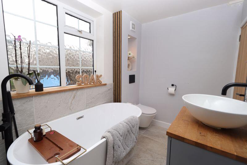 Family Bathroom (Ground Floor)