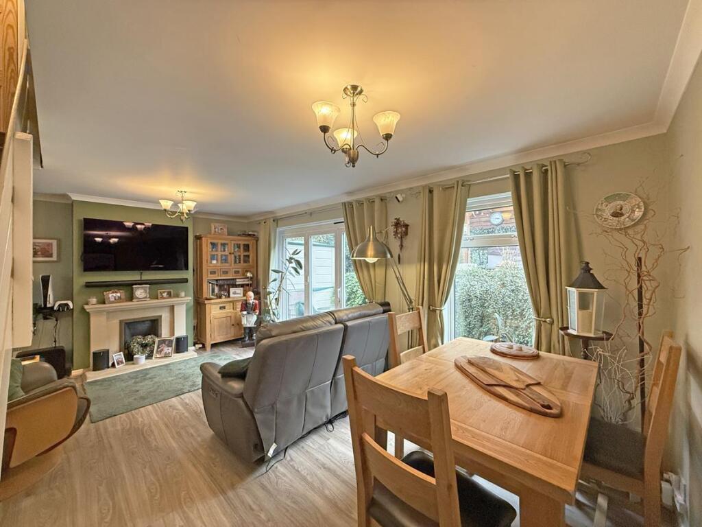 Edwards Close 27 - Lounge Front.jpg