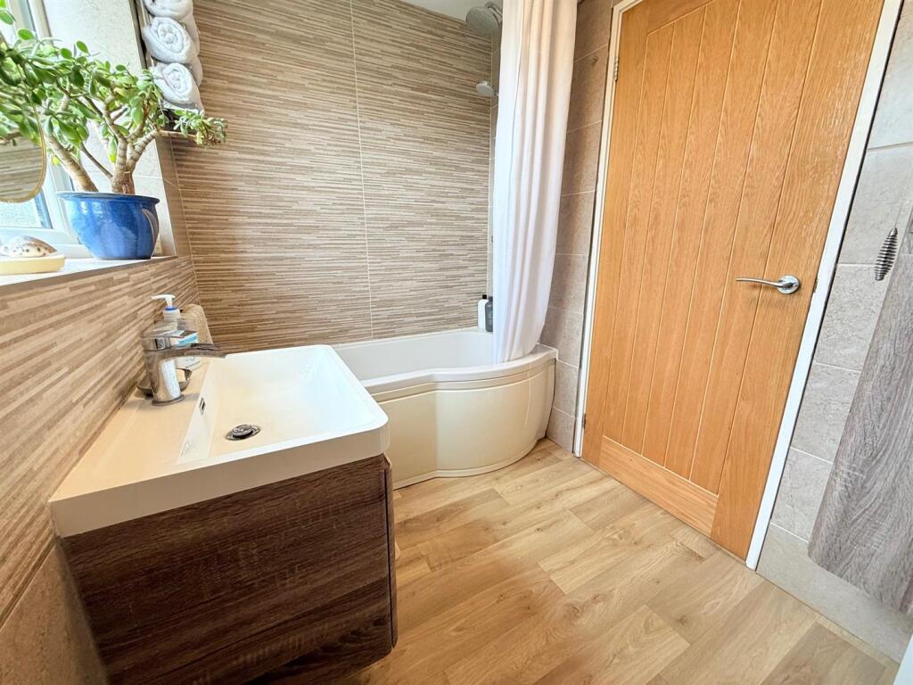 newbathroom2.jpg