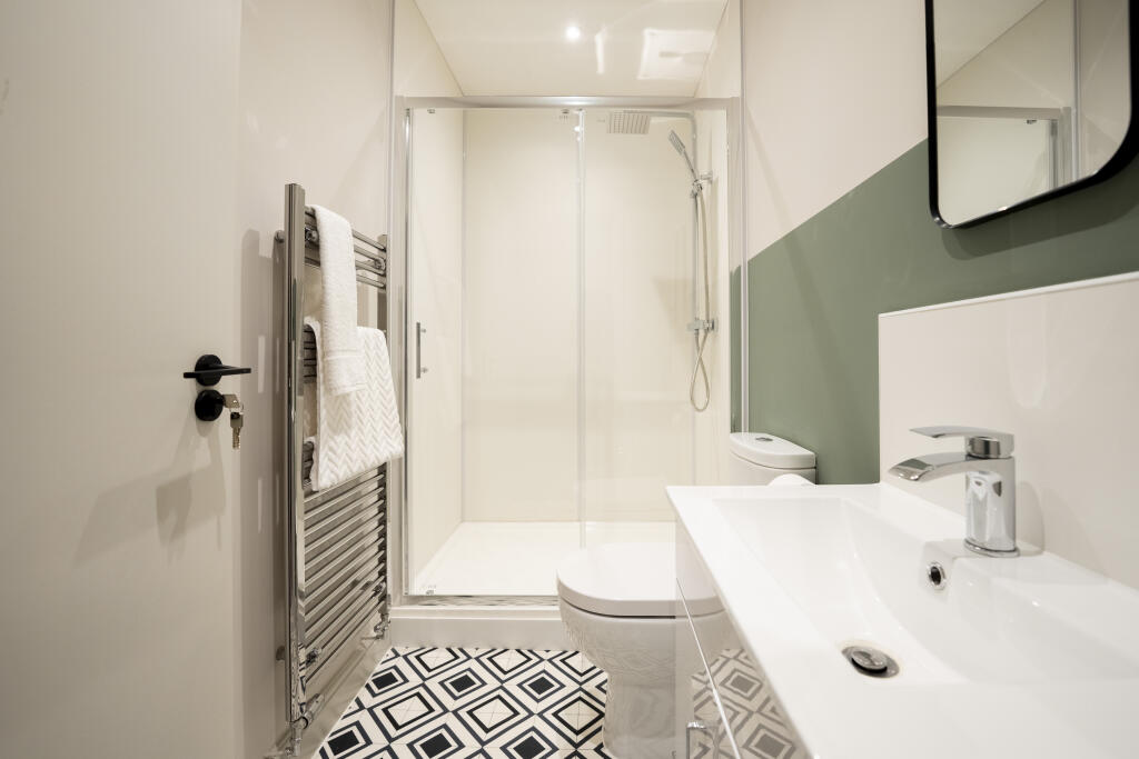 PrivateBathroom1-2.jpg