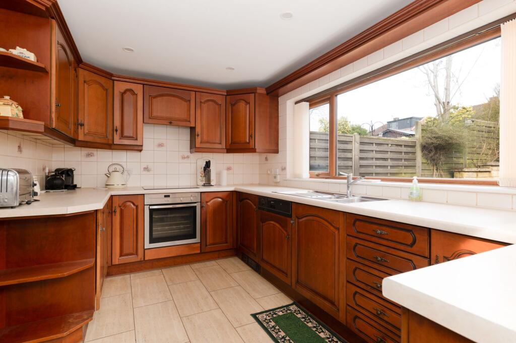 KITCHEN DINER AND LOUNGE