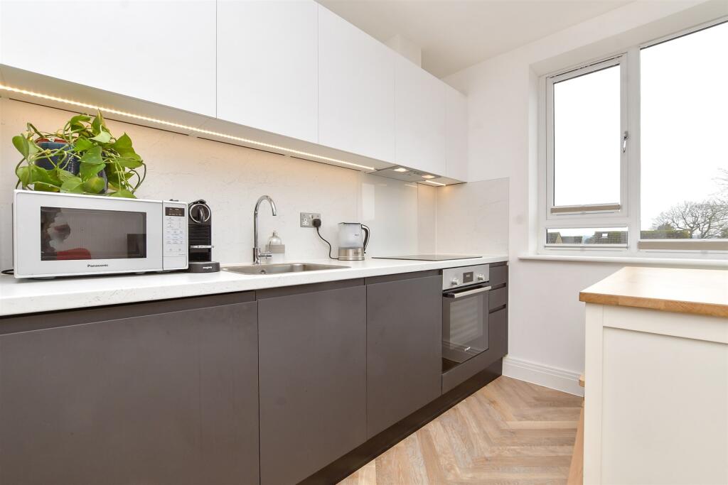 Lounge / Kitchen