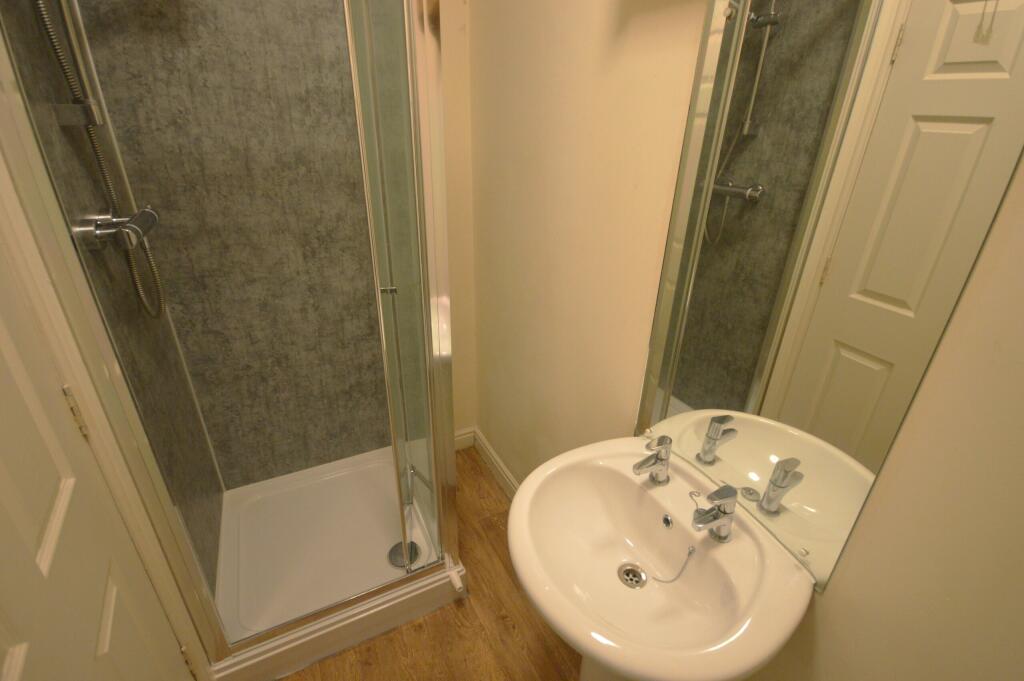 SHOWER ROOM FLAT 3