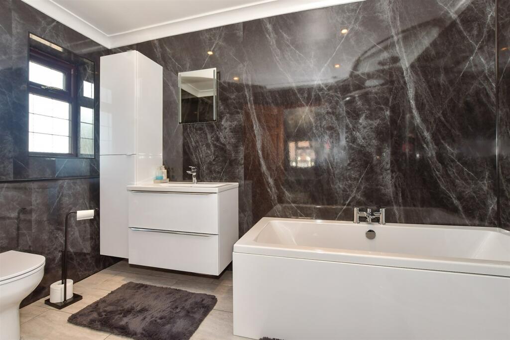 En-Suite Bathroom