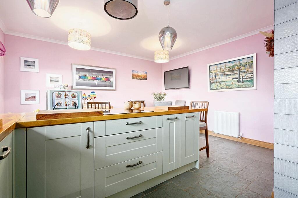 Kitchen/Dining Area