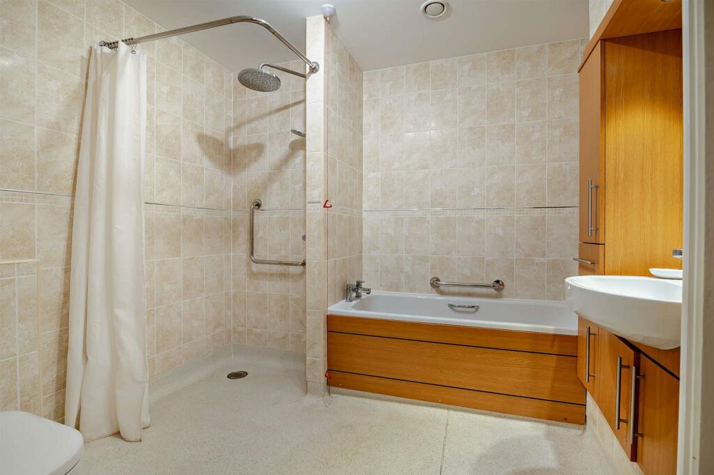 Bath / Shower Room