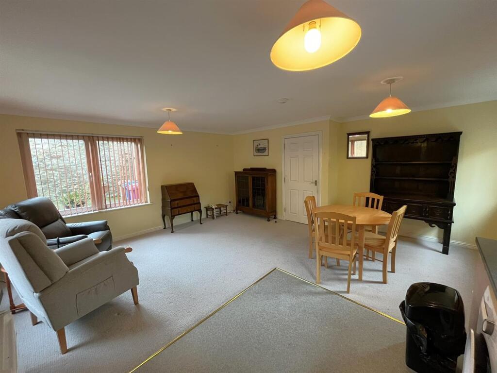 OPEN PLAN KITCHEN/ DINING/ LOUNGE