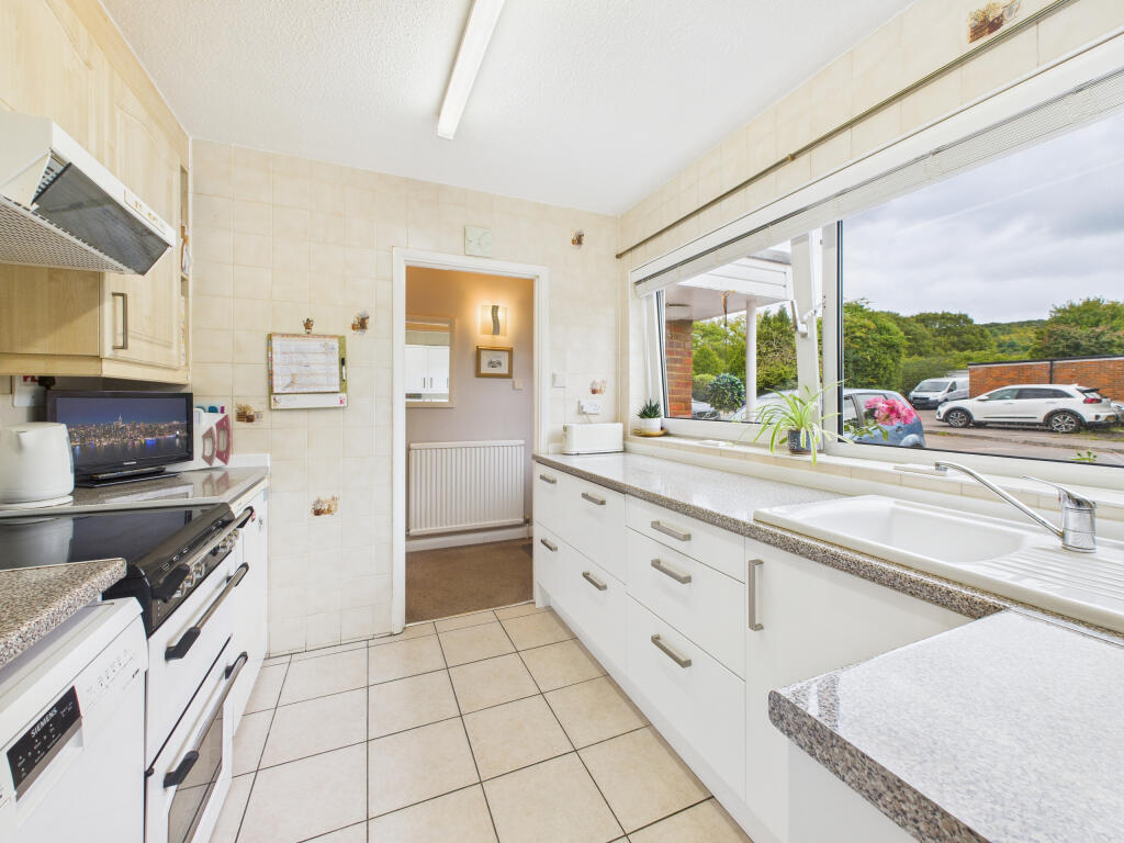 CAM02909G0-PR0484-STILL004