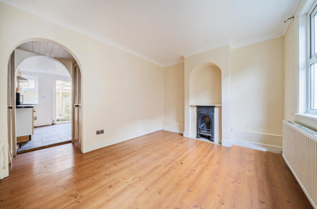 1361540-7-68de773...