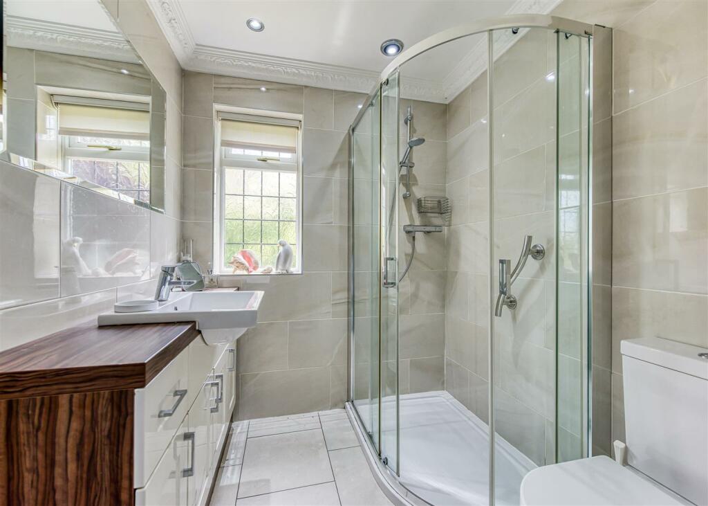Holly Trees Lodge-En suite.jpg