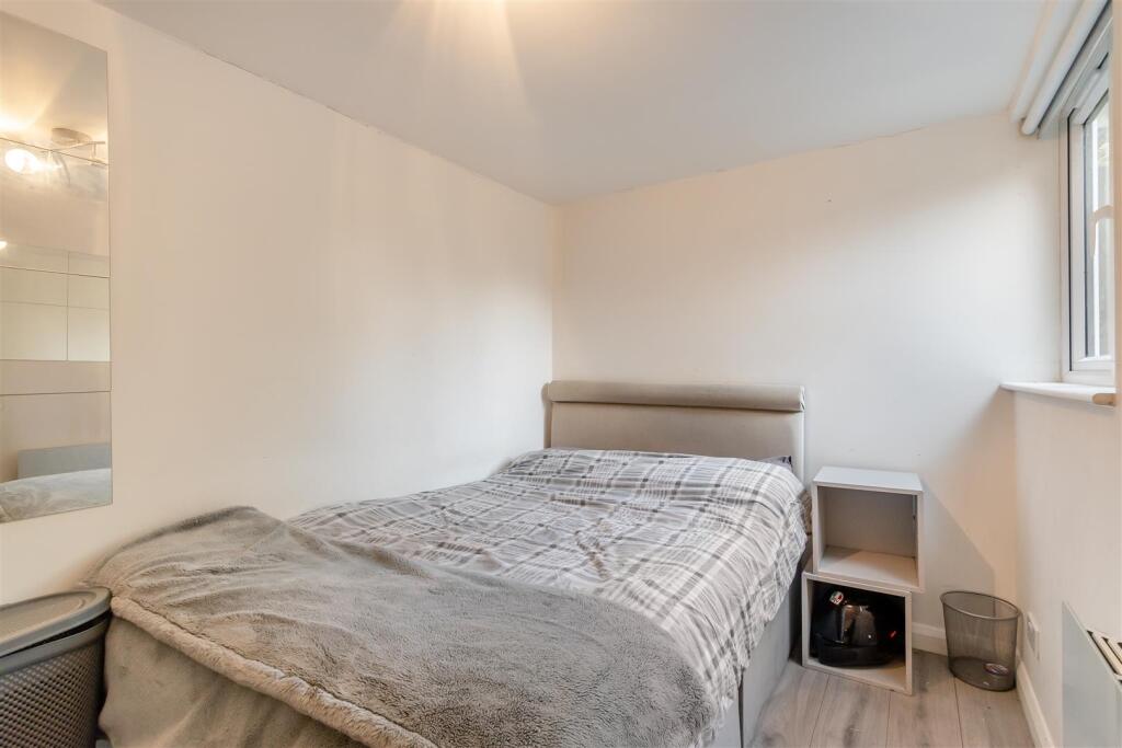 8635747-interior14.jpg